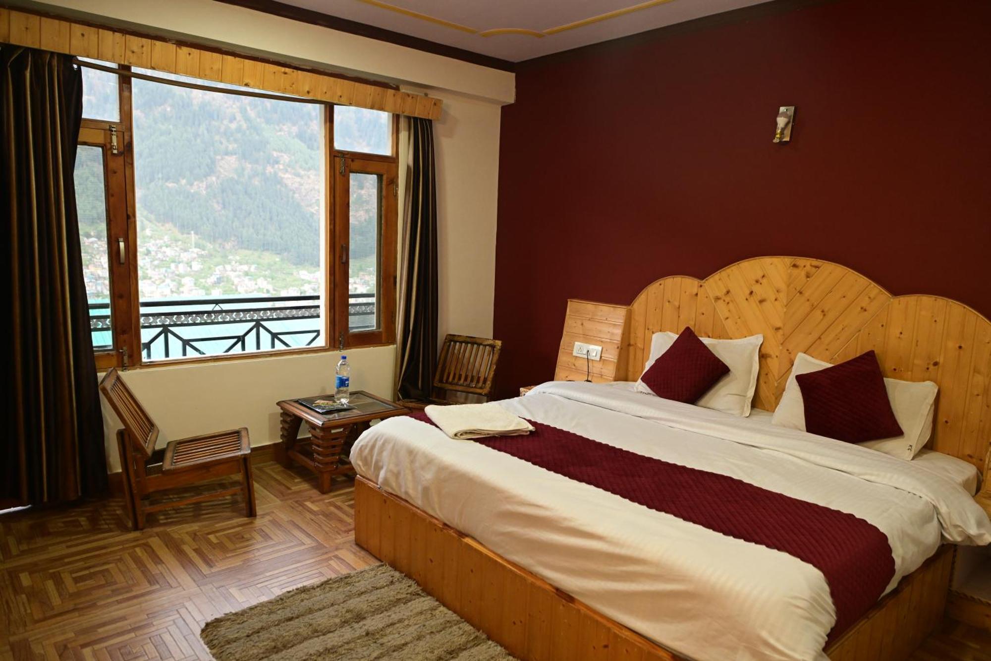Krishana Cottage A Pure Veg !!!300 M From Hadimba Temple!!!Balcony Rooms!!!Veg Restaurant!!!Couple Friendly!!!Family Cottage!!! Manāli Exterior foto